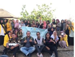 Yunindyawati : Optimalisasi Kelompok Wanita Dalam Pengelolaan Sampah Plastik Menjadi Industri Kreatif 