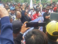 LSM Dan Jurnalis Gelar Orasi Agar Oknum ASN Karawang Berinisial AA Segera Di Tangkap