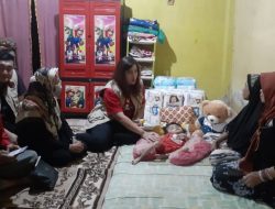Tali Kasih, Seketaris DPC PDI Perjuangan Berikan Bantuan ke Dijah Penderita Hidrosefalus