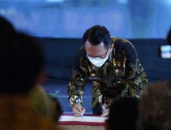 Pemerintah Kabupaten Bekasi menandatangani komitmen bersama dalam mendukung rencana aksi pengelolaan persampahan di Daerah Aliran Sunga