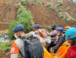 Tim Pelacak Berhasil Temukan Salah Satu Titik Adanya korban Terindikasi Tertimbun Longsor Cianjur
