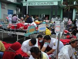 Sebanyak 56 orang dilaporkan tewas akibat gempa magnitudo (M) 5,6 di Kabupaten Cianjur Jawa Barat
