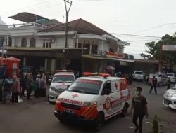 Sirene Ambulan Rescue Meraung Raung Keluar Masuk RSUD Cianjur Evakuasi Korban Gempa