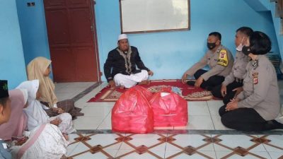 Polisi di Karawang gelorakan bakti sosial