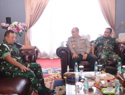 Kapolda Sumsel Sambut Kedatangan Danpuspomad TNI Letjen TNI Chandra W Sukotjo.M.Sc