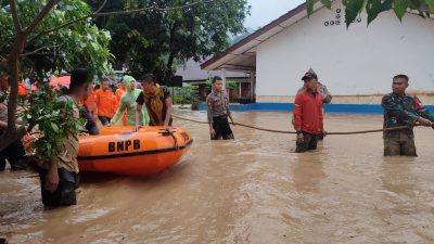 Sigap ,KODIM 0405/Lahat Bantu Korban Banjir dan Tanah Longsor
