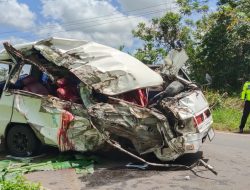 Dump Truk Vs Travel, 3 Tewas dan 5 Luka – Luka