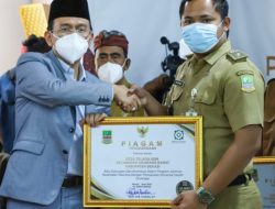 ” Luar Biasa” 10 desa yang mendapatkan penghargaan capaian UHC tertinggi di Kabupaten Bekasiq