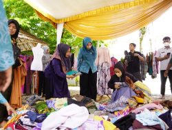 Ketua TP. PKK OKU Timur Kembali Gelar Bazar Barang Layak Pakai Gratis
