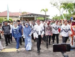 Memperingati Hardiknas, Bupati Enos Apresiasi Peran Guru