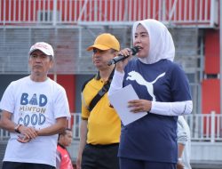 Pemkot Palembang Gelar Jalan Santai dan Pungut Sampah