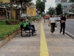 Pihak Pasar Gudang Tigaraksa Diduga Pagari Trotoar Jalan, Hak Pejalan Kaki Terganggu