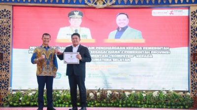 HD Terima Penghargaan Juara Nasional Indek Implementasi Kommpeten dan Loyal