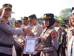 Kapolres Karawang Pimpin Apel Pemberian Penghargaan Bagi Personel Polres Karawang yang Berprestasi