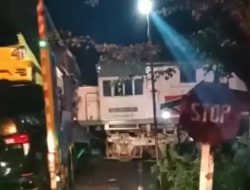” Inalillahi” Kereta api Menabrak Truk Di Wilayah Madukoro Semarang