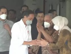 Begitu Mulia Hati Presiden Joko Widodo Jenguk Cak Nun