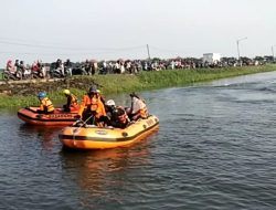 ” Heboh” Seorang Pria Tenggelam Loncat Ke Sungai Masih Dalam Pencarian TIM SAR Gabungan