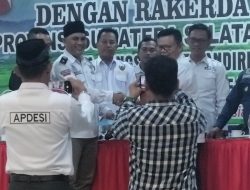 Cik Ani Ketua DPC APDESI Terpilih Salah Satu Pimpinan Rapat Pleno Rakerda APDESI di Lubuklinggau
