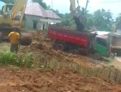 Viralnya Berita Galian C Di Halaman Kantor Desa Sukarela, Ini Tanggapan Chandra Pemilik Alat excavator