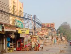 Pemerintah Kota Bekasi Sedang Membangun trotoar berikut ducting Sebagai Pedestrian