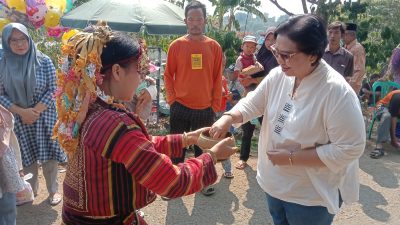 Irma Suryani Anggota Komisi IX DPR RI Kunjungi Masyarakat Buay Pemaca OKU Selatan