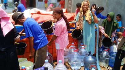 Pemkab Bekasi Salurkan Air Bersih Untuk Warga Terdampak Kekeringan