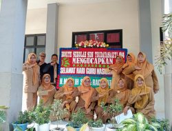 ” Luar Biasa” Pengurus Komite SDN Tridayasakti 04 Beri Kejutan Terhadap Kepala Sekolah Dan Guru