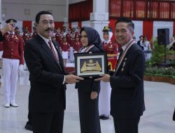 Ratu Dewa Terima Penganugrahan Tanda Kehormatan dan Lencana dari IPDN