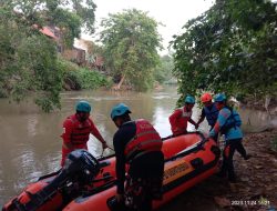 Dua Orang Bocah Nyaris Terseret Arus Deras Di Wilayah Kalijati Cikarang Barat