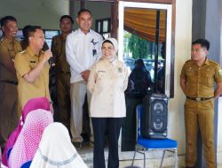 Ketua DPRD Sumsel RA. Anita Noeringhati Hadiri Pembagian Beras Bantuan dari Presiden