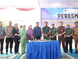 Bupati  Enos Bersama Kadin Perkim Resmikan Taman Pasar Panggung Martapura dan Tanjung Kemala