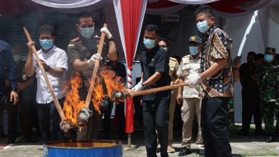 Bupati Lanosin Hadiri Pemusnahan Barang Bukti di Kejari OKU Timur