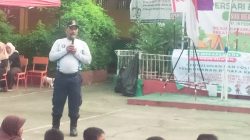 Dinas Damkar Kabupaten Bekasi Melaksanakan Giat Sosialisasi Dan Cara Memadamkan Gunakan Selang Hydran Unit Damkar