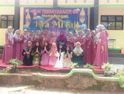 Kepala Sekolah SDN Tridayasakti 04 Bersama Orang Tua Murid Adakan Giat Lomba Dalam Acara Isra Mi’raj 1445.H