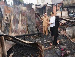 Pj Gubernur Sumsel  Agus Fatoni Tinjau Langsung Lokasi Kebakaran dan Berikan Bantuan
