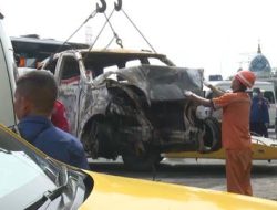 Grandmax Alami Musibah Laka lantas Di Tol Jakarta Cikampek
