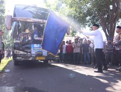 Bupati Enos Kembali Lepas Keberangkatan 389 CJH OKU Timur Kloter 11