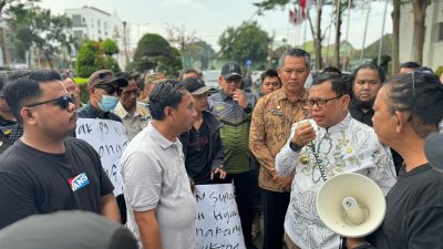 Terima Langsung Rombongan Pendemo, Komitmen Pj Walikota Palembang Tegakan Perda