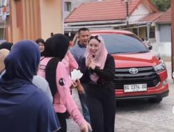 Miris ! Fitrianti Gunakan Mobil Dinas PMI untuk Kampanye Jelang Pilkada Palembang