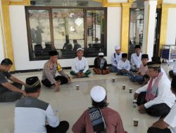Kapolsek Batu Jaya Polres Karawang Ngawangkong Dalam Kaitan Jumat Curhat