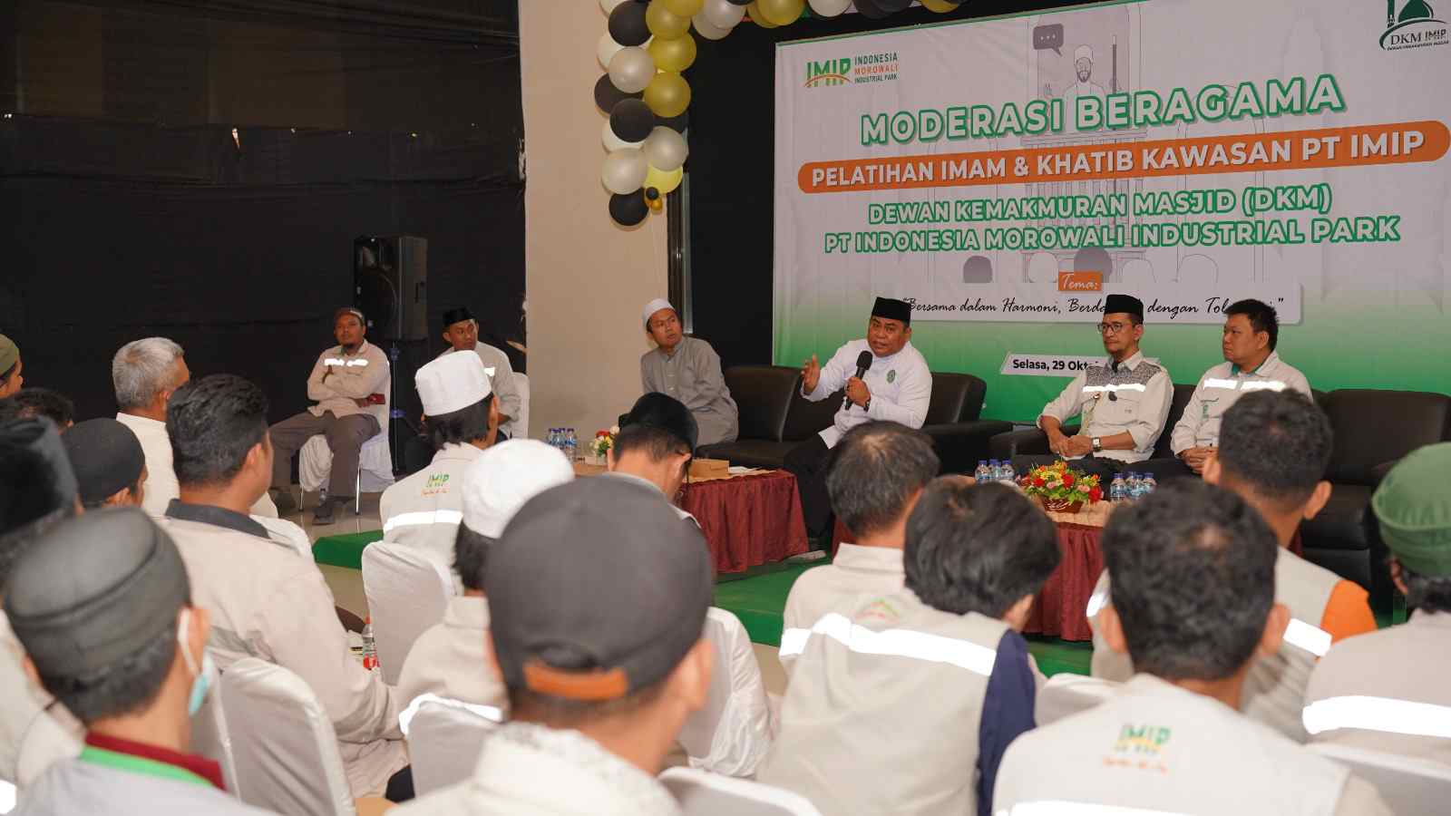 Ket Poto: para imam dankhatib dalam kawasan IMIP mengikuti pelatihan