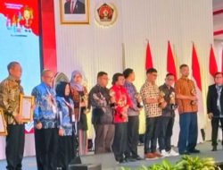 Puncak HPN 2025, PWI Pusat Anugrahkan Pin Emas Kepada Eks Bupati Tangang