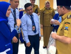 Wawako Palembang Bagikan Mukena ke Pegawai BPR dan ASN, Inspektorat : Bukan Gratifikasi ?