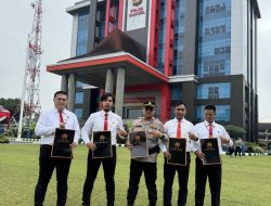 Tuntas Ungkap Kasus Curas di Keban 1, Kapolsek dan Anggota Polsek Sanga Desa Terima Pin Emas Kapolda Sumsel