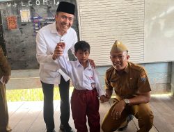 Komitmen Wali Kota Ratu Dewa, Siswa Baru di Palembang Terima Seragam Gratis