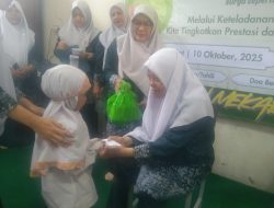 ” Luar Biasa” Ibu Nani Yuningsih Spd Kepala Sekolah SDN Mekarsari 04 Yang Baru Bersama Komite Sekolah Adakan Santunan Anak Yatim