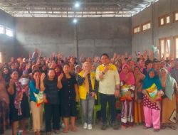 Ketua DPD Golkar Sumsel dan Anggota DPR RI Bagikan 5 Ton Beras Gratis di OKU Selatan