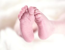 Keluarga Bayi Usia Tiga Bulan Di Duga Habis Di Suntik Meninggal Di RS Tiara Kebalen Untuk Di Sikapi Pemkab Bekasi