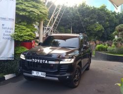 Keberadaan kompleks Istana Kunang ini sangat mencolok di tengah lanskap pedesaan yang didominasi persawahan