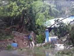 Hujan lebat memicu tanah longsor di sejumlah lokasi di Kecamatan Jatiluhur Kabupaten Purwakarta